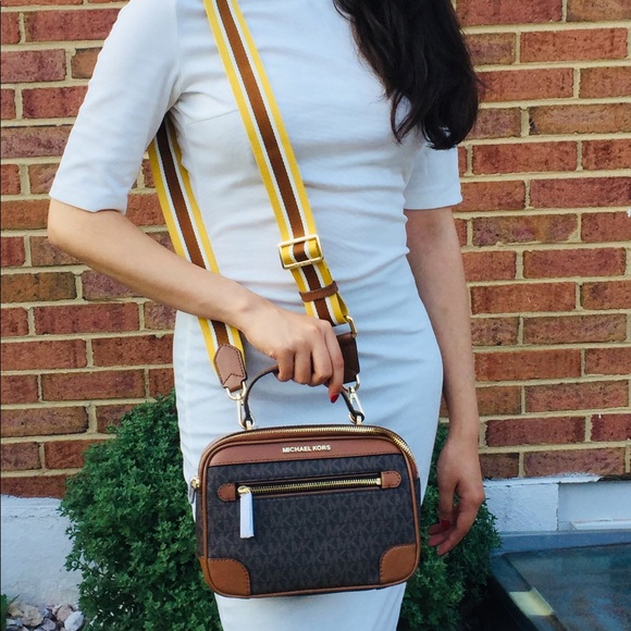 Michael Kors Handbags - 👜Michael Kors Brown Camera Bag Crossbody Bag